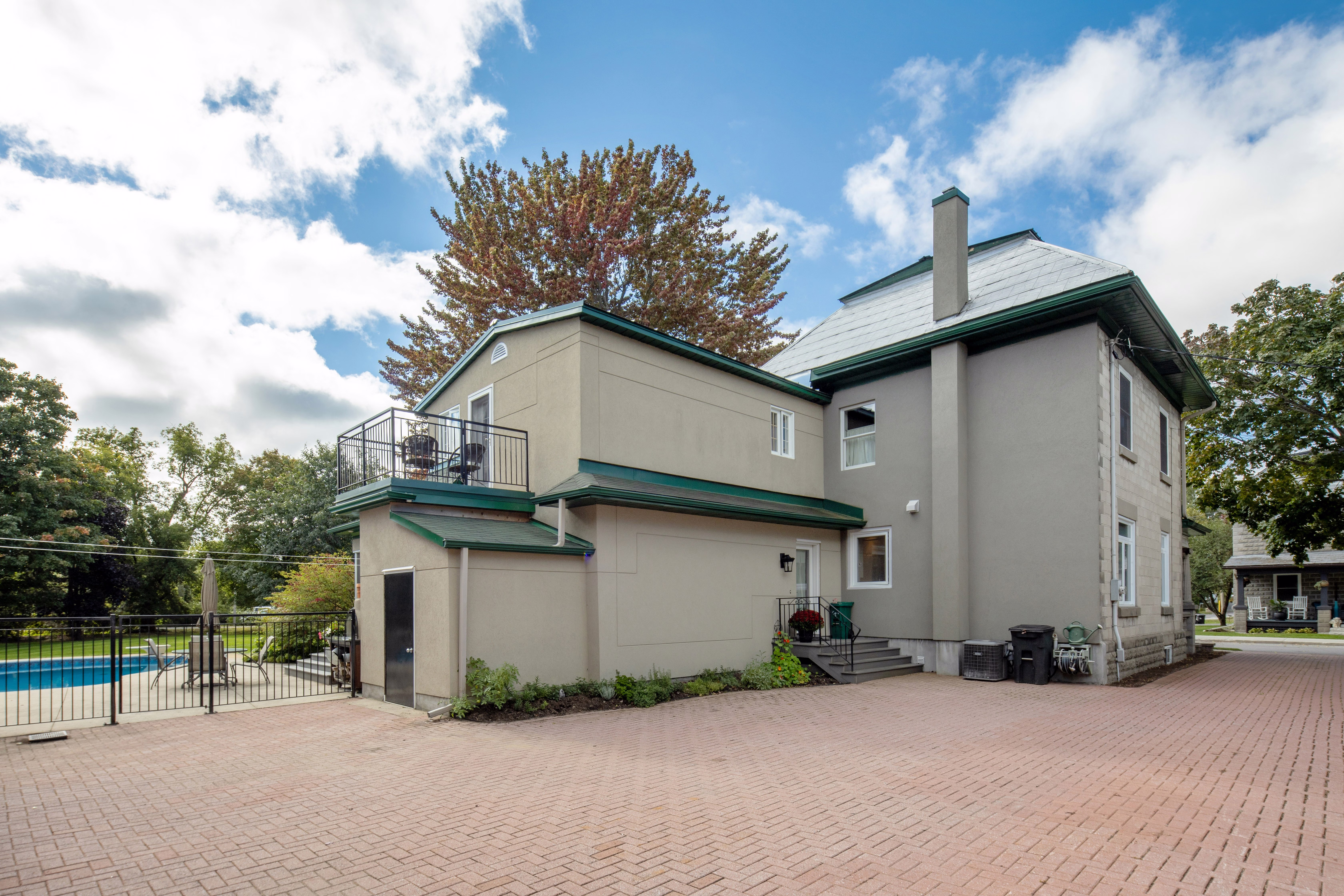 Luxury Property Slide 5